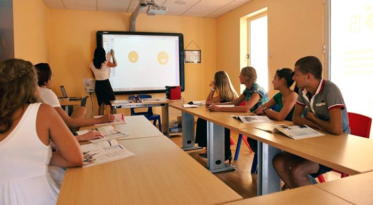 AM Language Dil Okulu 2024